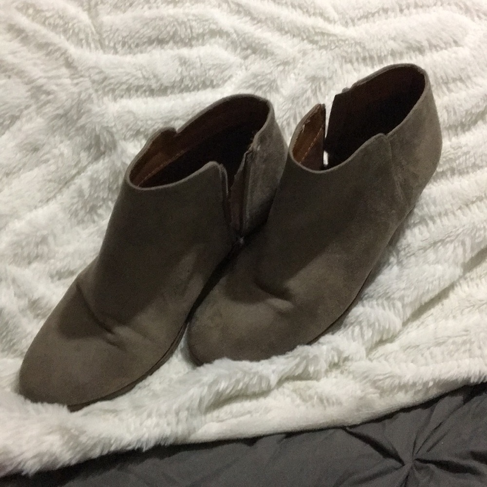 3/$15 ETC (kohls) Ladies ankle boots Sz 6/7